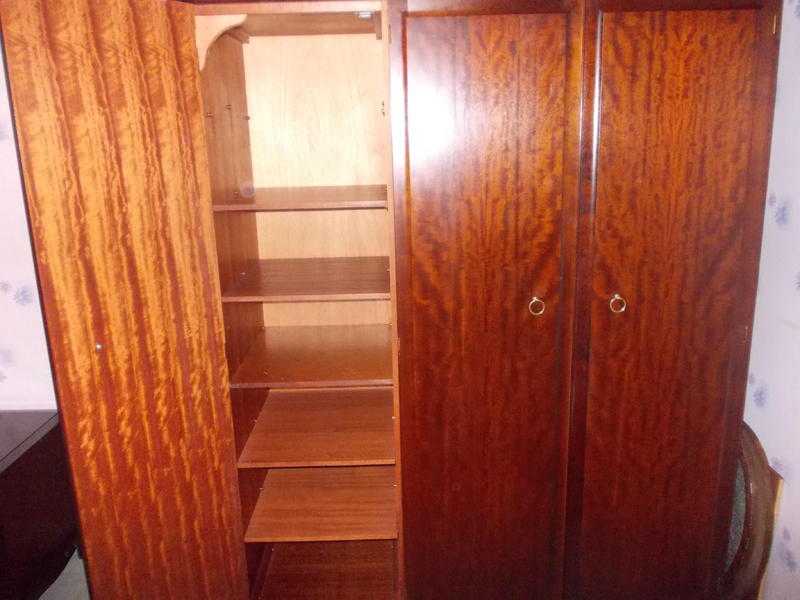 Stag Minstrel mahogany triple wardrobe very good condition