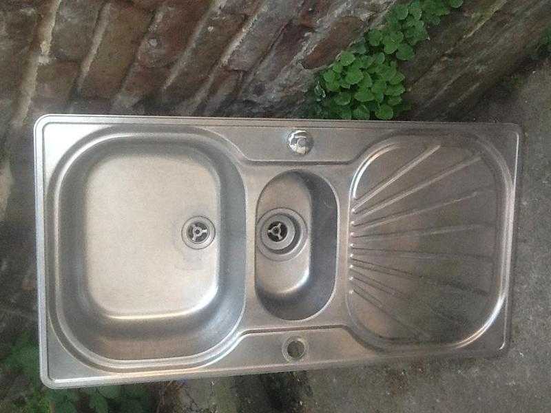 Stainless steel kitchen sink