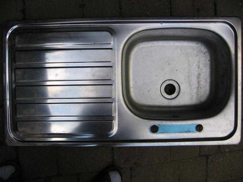 STAINLESS STEEL SINK RH DRAINER.