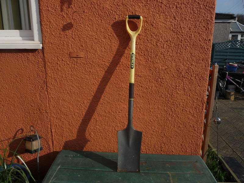 STANLEY LONG HANDLE SPADE