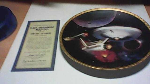 STAR TREK U.S.S. ENTERPRISE PLATE WITH CERTIFICATE-LTD EDITION