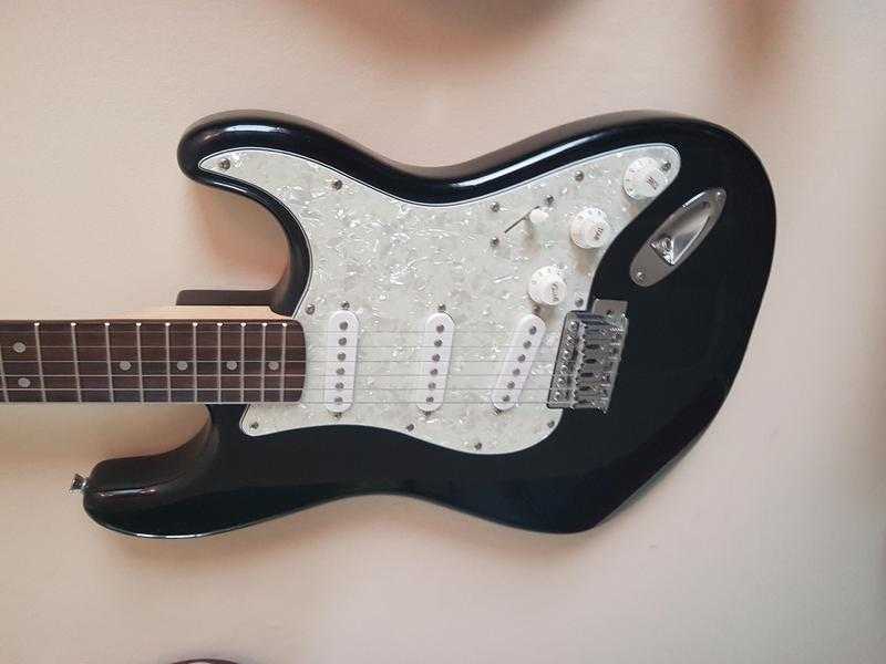 Starcaster fender guitar with amp