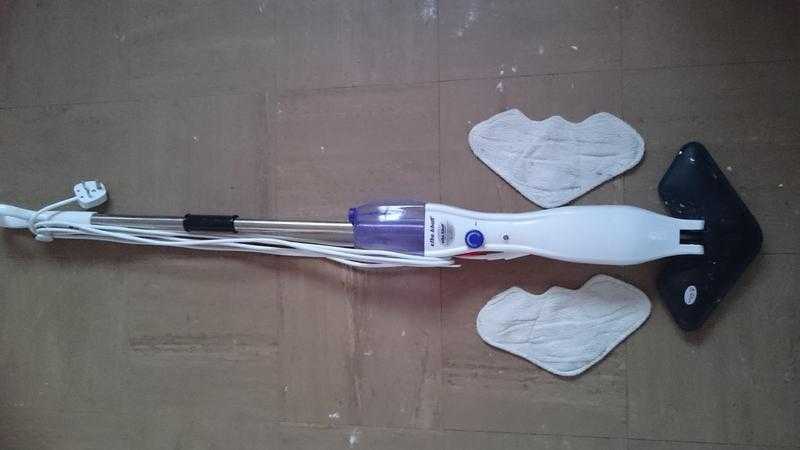 Steam cleaner with 2 washable pads