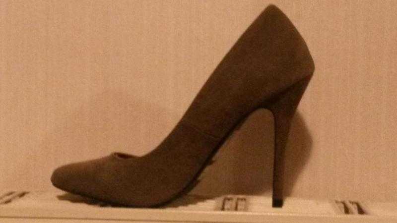 Stilletto suede khakhi colour heels Dorothy Perkins brand new Women039s size 5