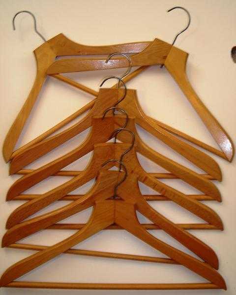 STRONG WOOD HANGERS