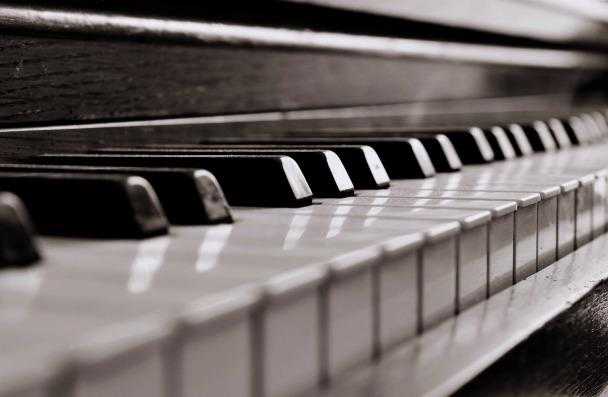 Student Piano teacher (CHEAP RATES)