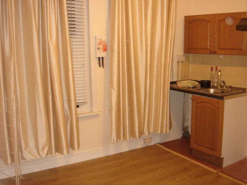 Studio Flat To Let in Richmond, Surrey