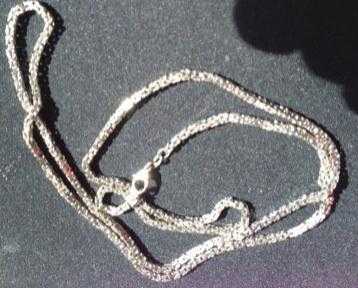 Stunning 14 carat white gold necklace chain