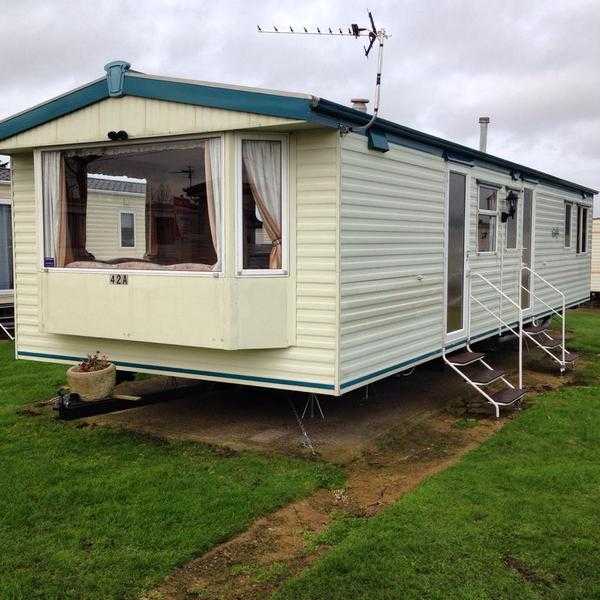 Stunning 2 Bedroom Atlas Everglade Super Caravan sited on family holiday park minster sheppey kent