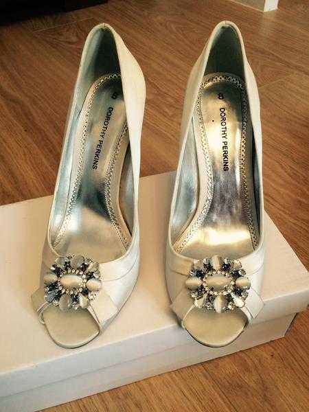Stunning Ivory wedding shoes size 8