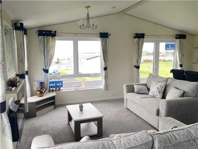 Stunning Lilac Lodge at Sandy Bay Holiday Park with private parking and piped gas