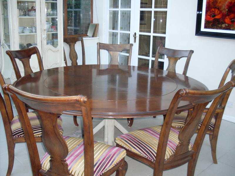 Stunning mahogany table and chair set