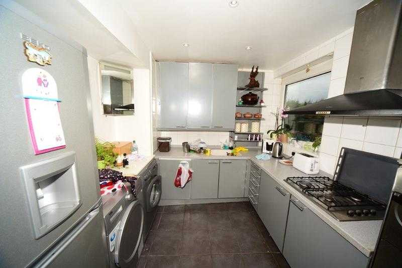 STUNNING ONE BEDROOM FLAT AVAILABLE NOW.