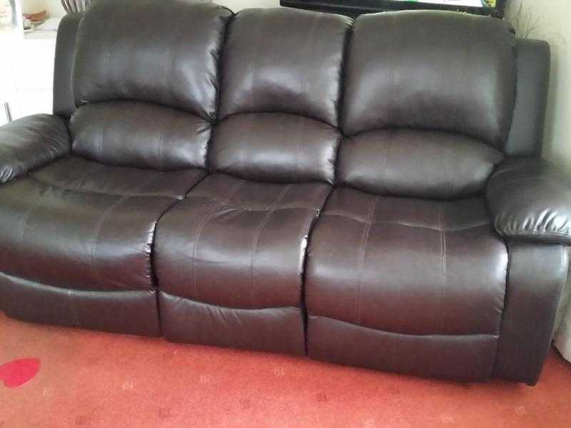 STUNNING RECLINING BROWN LEATHER 32 SOFAS