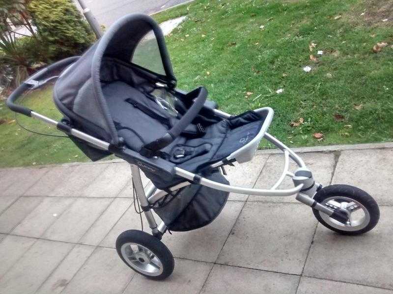 Stunningly Chic Quinny Baby Stroller