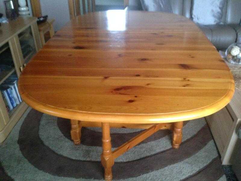 Sturdy Solid Pine Gate Leg Table in Great Condition