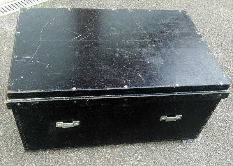 Sturdy  STEAMER TRUNK type individual STORAGE BOX