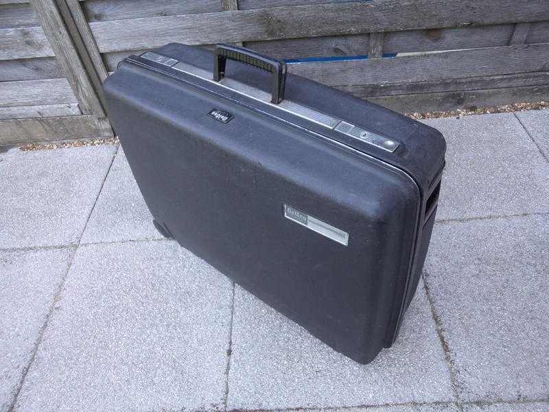 Suitcase - Tough medium size