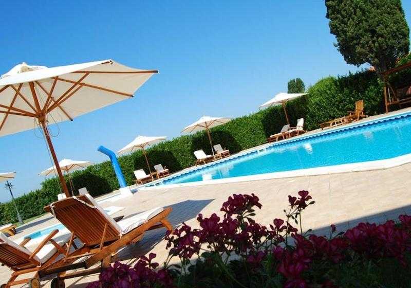 Summer in Tuscany, Italy beautifully appointed apartment for rent with swimming pool