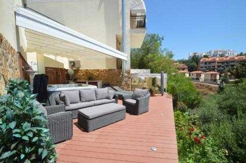 Sunny terrace overlooking the and 100 privacy, in Torreblanca, Fuengirola