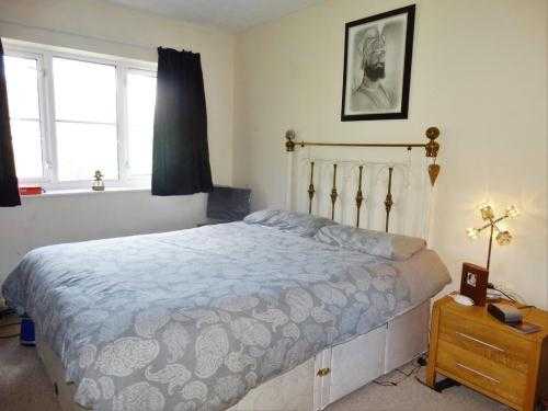 Super Modern One Bed Flat In Crawley