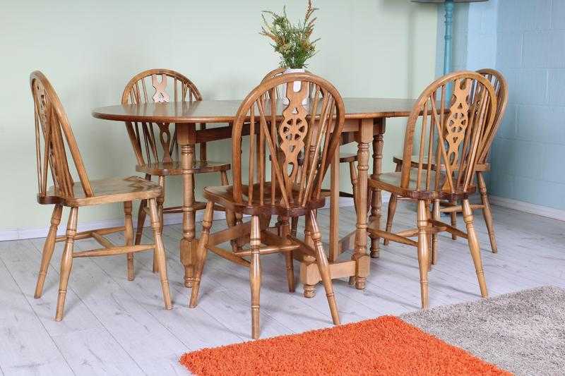 SUPERB CONDITION TABLE 6 CHAIR SET - CAN COURIER