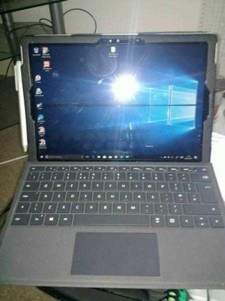 Surface pro 4, i5, 8gb ram, 256gb SSD, pen and official keyboard.