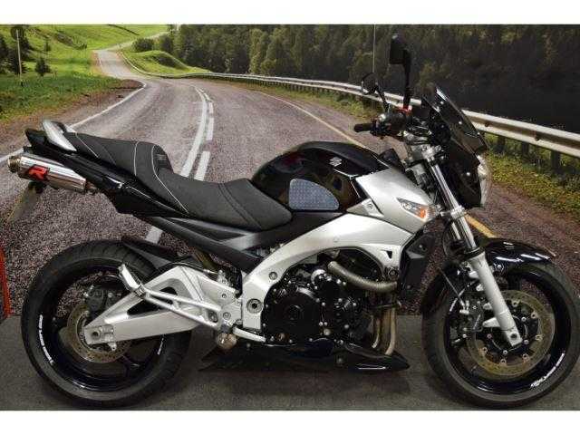 Suzuki GSR 2007