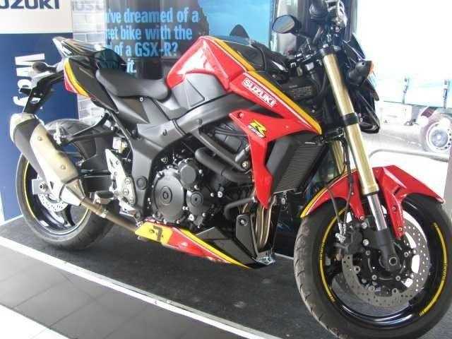 Suzuki GSR 2016