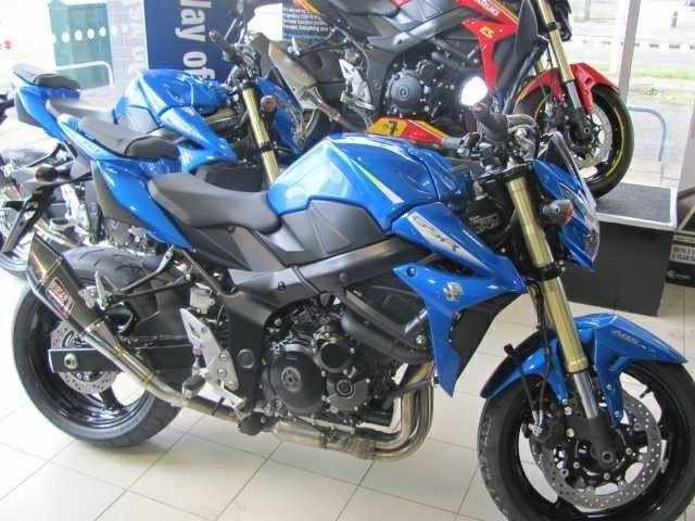 Suzuki GSR 2016