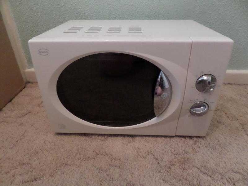 SWAN MICROWAVE OVEN IN CREAM COLOUR