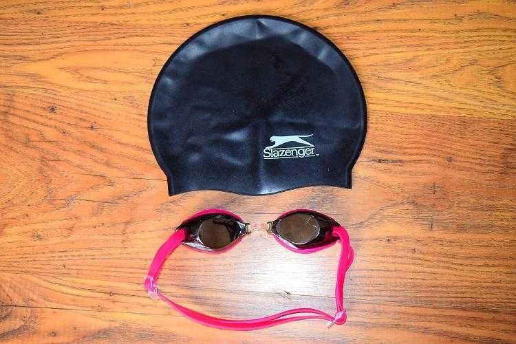 Swimming goggles and cap,  10