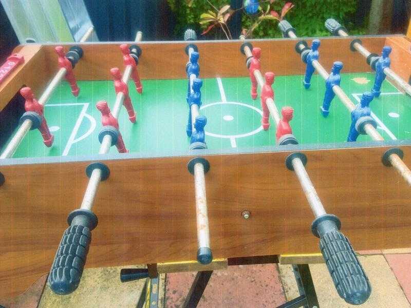 Table top football game