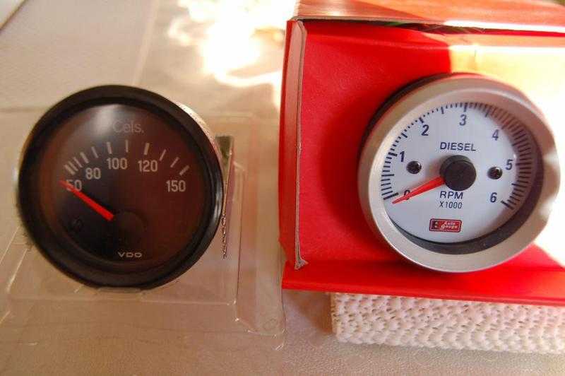 Tacho amp OilWater Temp Engine Instruments, 2quot52mm diam, 12v