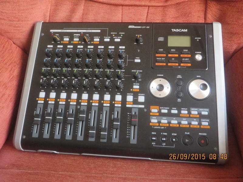 TASCAM DP 02 CD PORTASTUDIO