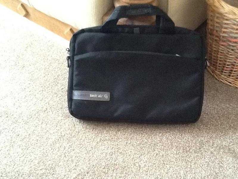 Tech air Netbook size computer bag