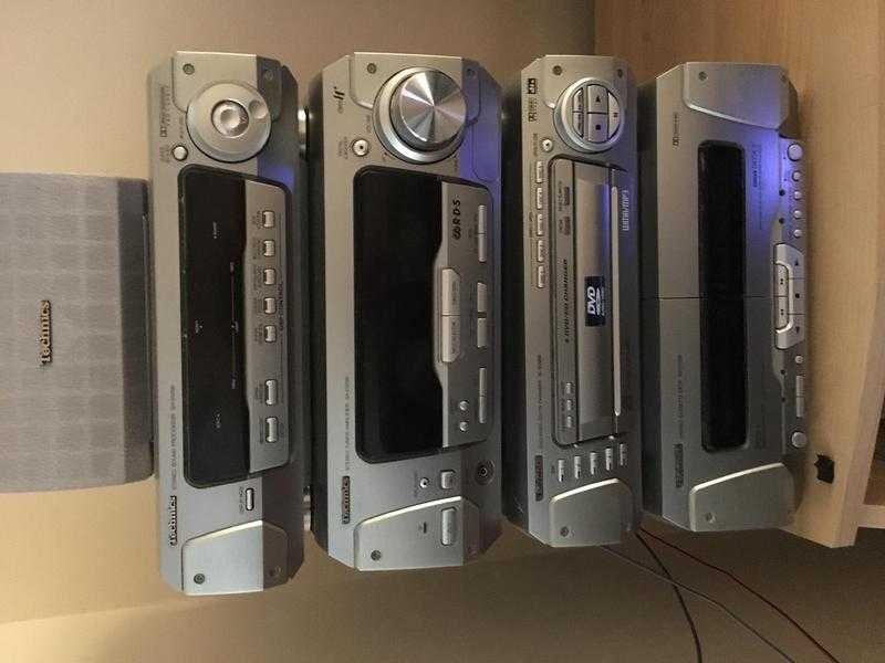 Technics Hi-Fi System  speakers and remote control