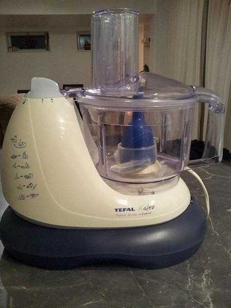 Tefal food processor with lots of attachments