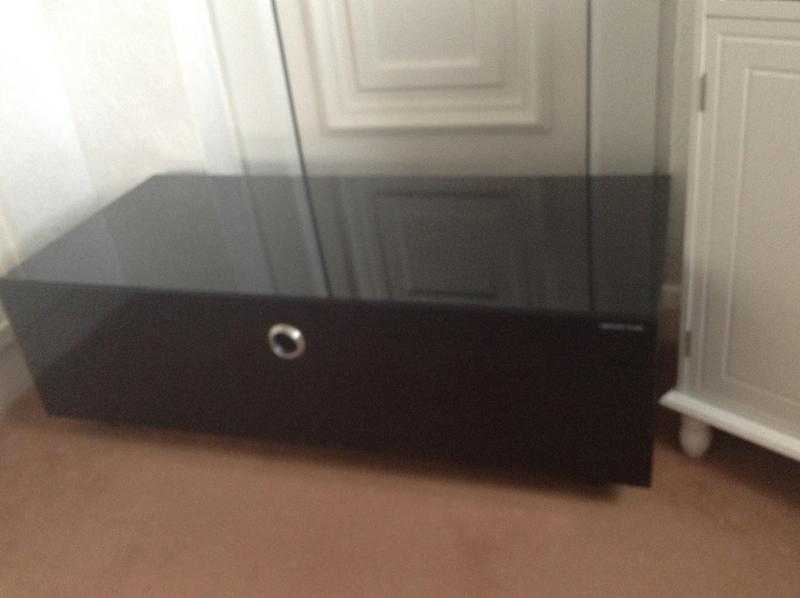 Television cabinet