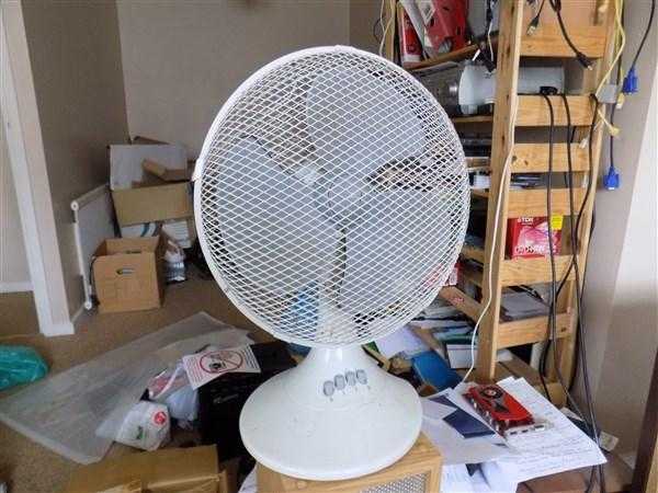 TESCO 12 INCH, 45WATT DESK FAN - EXC039 CONDITION - X 2