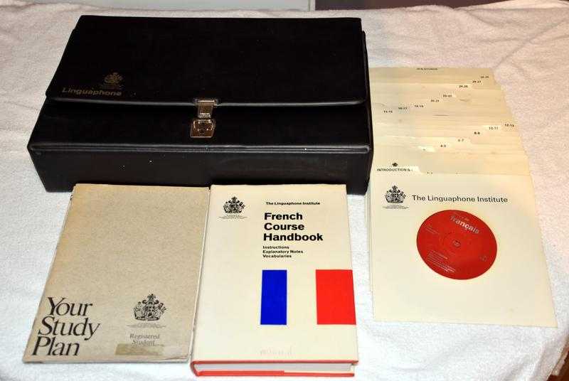 The Linguaphone Institute Cours De Francais study pack, 16 x 45rpm records in case