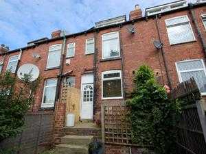 Three bedroom house available for rent . Close to town centre in Haywards Heath