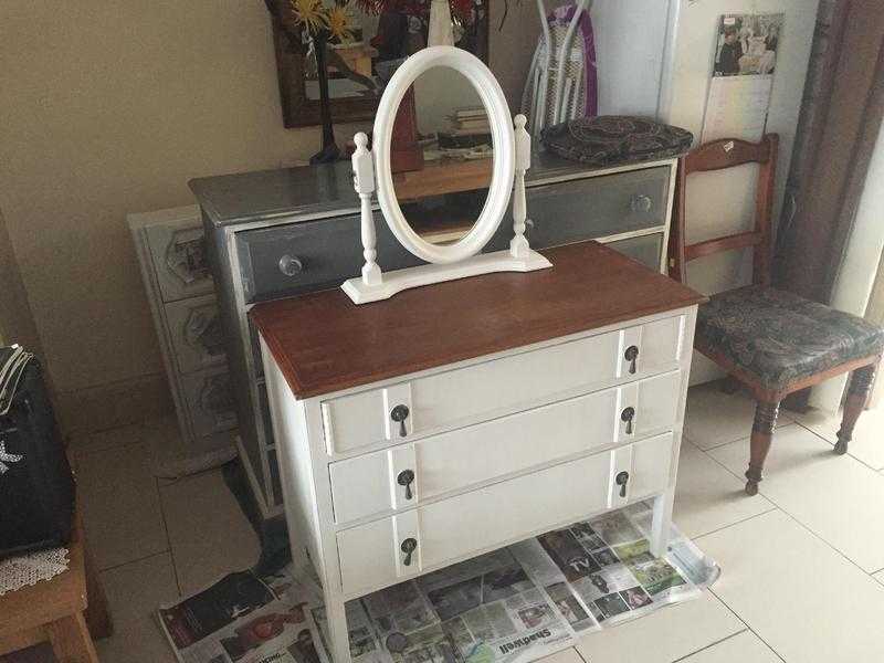 Three drawer dresser table and mirrow