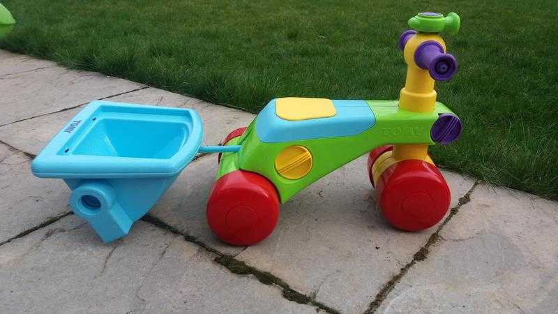 TODDLER PUSH ALONG WITH TRAILER