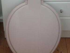 TOILET SEAT