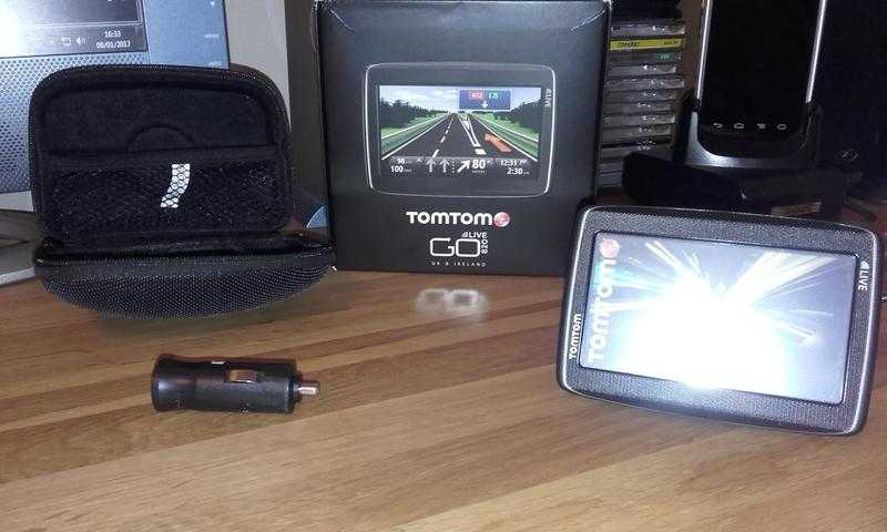 TOMTOMLIVE 820 SATNAV WITH CASE