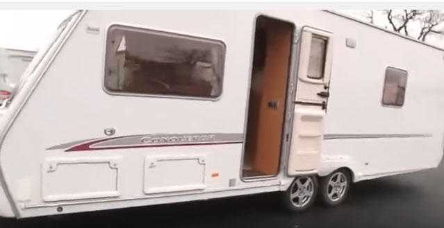 Top-of- the range Touring Caravan 2005 Swift Conquer 630 SAL - Fixed Bed