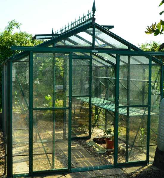 Top Quality Robinson aluminium GREENHOUSE with green cresting and finials. (Over 6000 new)