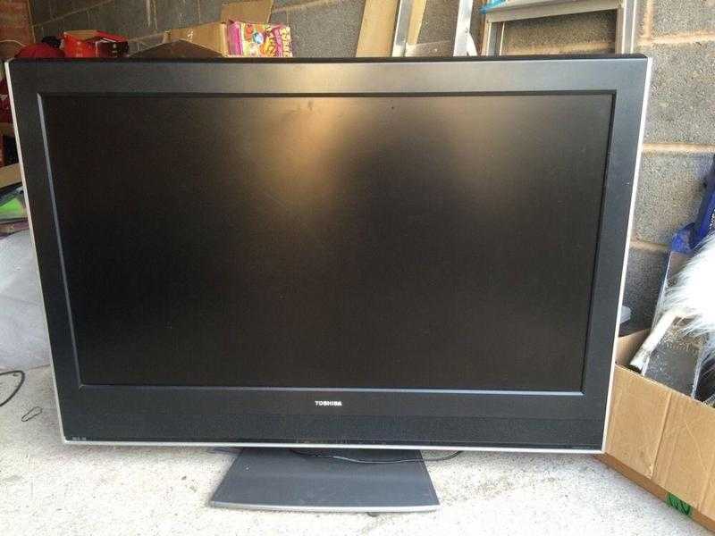 Toshiba 32039039 Full HD Widescreen LCD TV Built in Digital Freeview