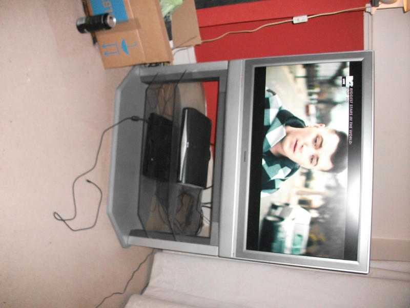 TOSHIBA FLAT SCREEN 32 INCH TV WITH BUILT IN GLASS STAND